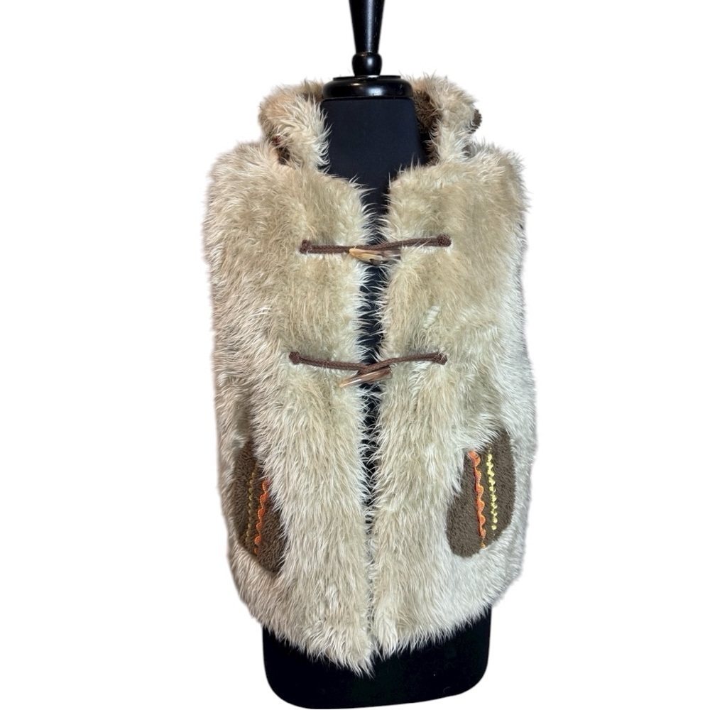Aryeh Faux Fur Hooded Afghan-Inspired Boho Vest with Embroidered Trim Size XL - Picture 4 of 10